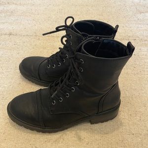 Universal Thread Black Boots 🖤